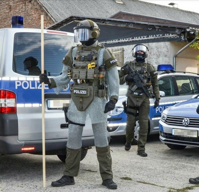 EOlaGV5VAAAKCWb.jpg