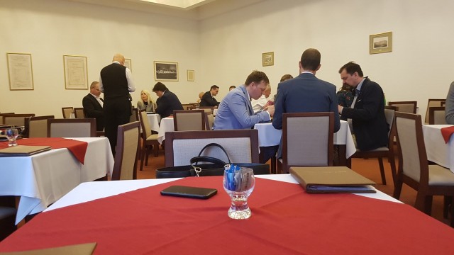 parlament.jpg