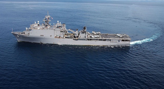 US-warship-USS-Mchenry.jpg